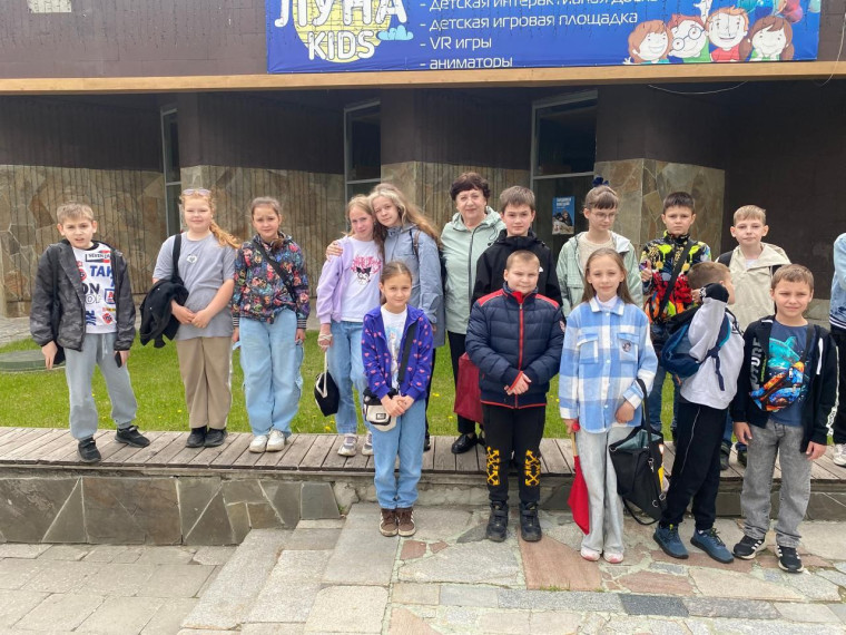 Поход в кино 3Б класса.